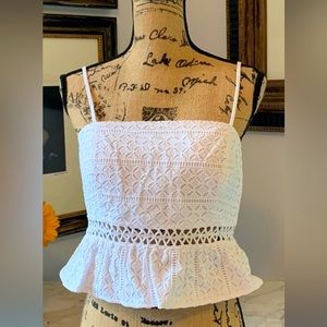NWT Lilly Pulitzer white resort eyelet cropped top🍋 run small